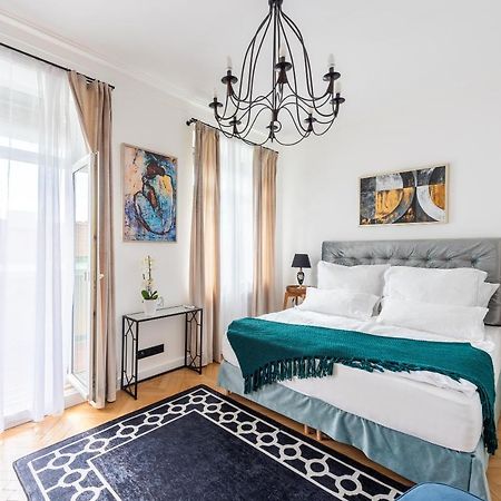 Luxury Apartment With A Balcony And A Terrace Prague Ngoại thất bức ảnh