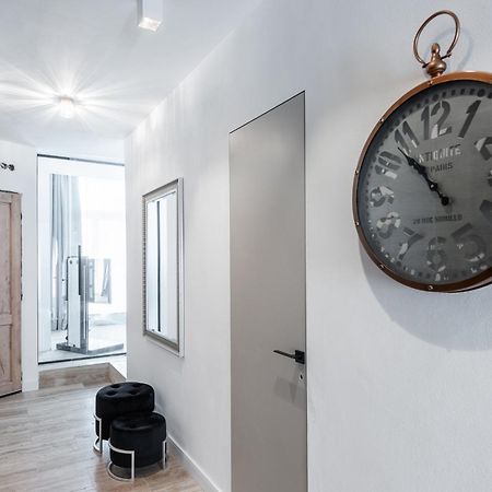 Luxury Apartment With A Balcony And A Terrace Prague Ngoại thất bức ảnh
