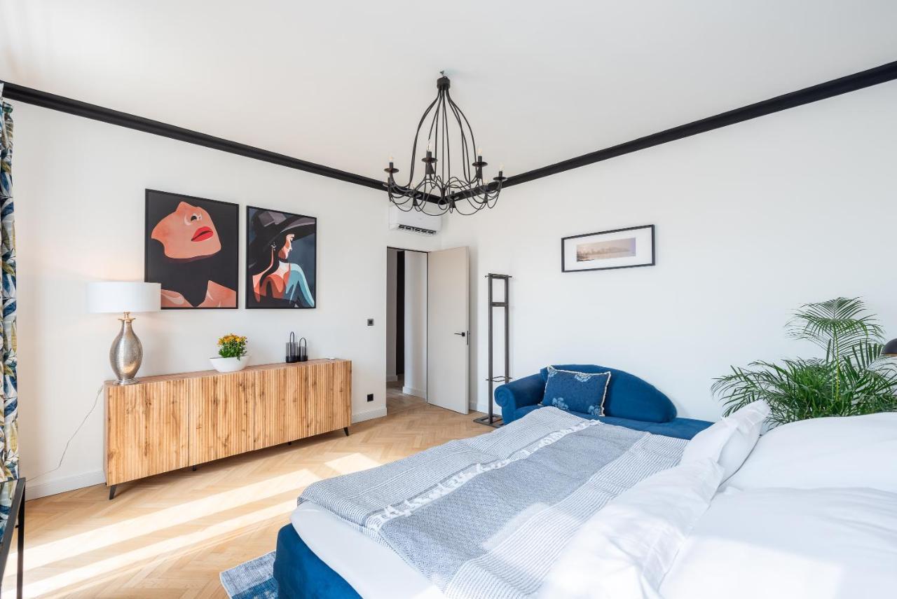 Luxury Apartment With A Balcony And A Terrace Prague Ngoại thất bức ảnh