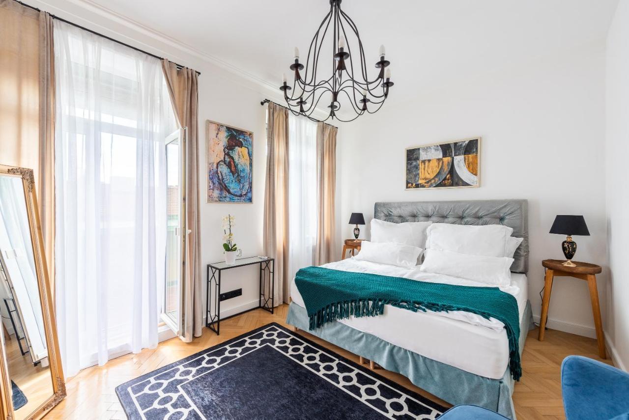 Luxury Apartment With A Balcony And A Terrace Prague Ngoại thất bức ảnh