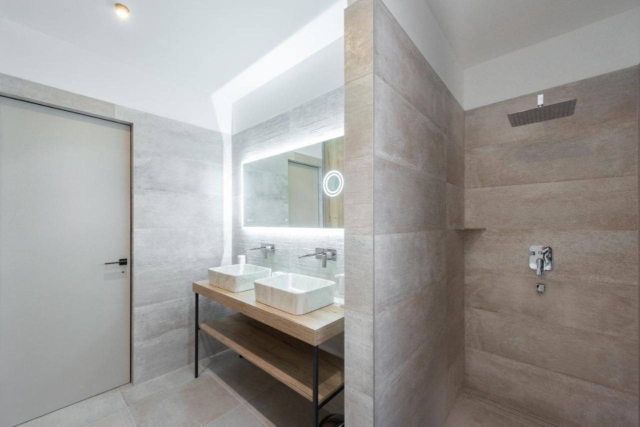 Luxury Apartment With A Balcony And A Terrace Prague Ngoại thất bức ảnh